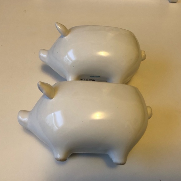 Two White Ceramic Piggy Pots, Pig Shaped Planters, Excellent Condition, Set of 2 - Picture 11 of 12